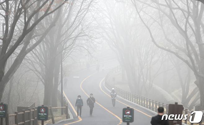 12일 전북은 내륙을 중심으로 가시거리 20m 미만의 짙은 안개가 낀다./뉴스1