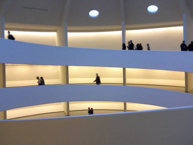 티노 세갈, 이런 진보, 2006년, 설정된 상황, 뉴욕 구겐하임 미술관 소장.