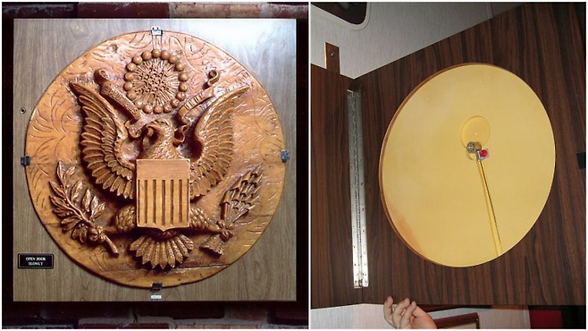 소련이 선물한 미국 국장. 오른쪽은 국장 속 도청 장치.
사진 출처 위키미디어