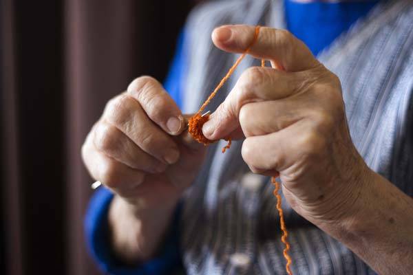 뜨개질, 악기 연주, 외국어 등 새로운 기술을 배우는 활동은 뇌에 큰 자극을 준다./사진=클립아트코리아