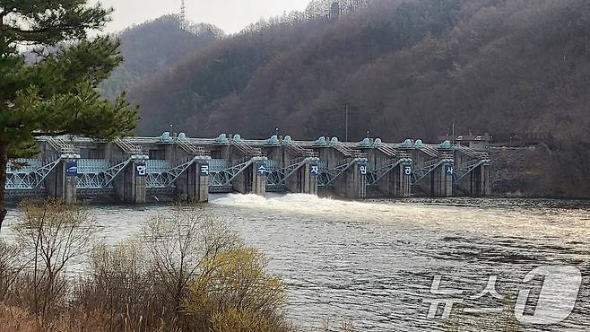 안동댐에서 물이 방류되고 있는 모습.(한국수자원공사 제공. 재판매 및 DB 금지) 2025.3.26/뉴스1