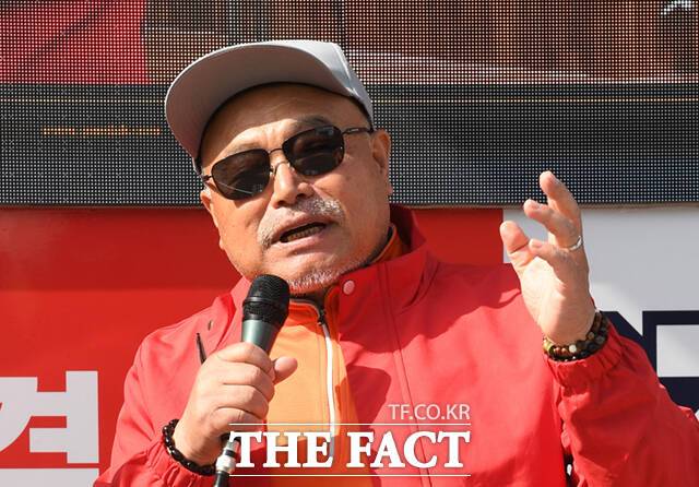 가수 김흥국 씨 등 연예인 10명이 13일 김문수 국민의힘 대통령 후보에 대한 공개 지지를 선언했다. /남용희 기자