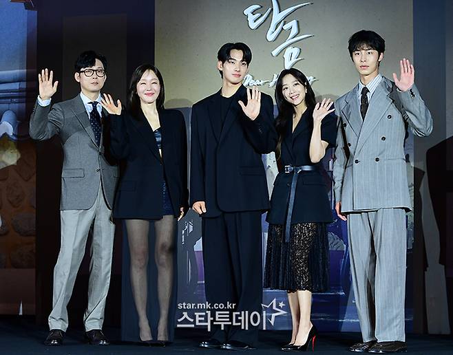 배우 박병은(왼쪽부터), 엄지원, 정가람, 조보아, 이재욱. 사진|강영국 기자