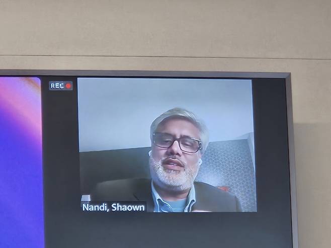 샤운 난디 AWS AGS 테크놀로지 디렉터 (서울=연합뉴스) 김현수 기자 = 13일 서울 강남구 센터필드 AWS코리아에서 열린 화상 인터뷰에서 샤운 난디 AWS AGS 테크놀로지 디렉터가 국내 기업의 생성형 AI 도입 현황에 대해 발표하고 있다. 2025.5.13 hyunsu@yna.co.kr