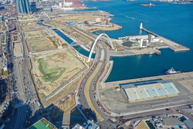 부산해양드론공원추진협의회가 해양드론공원 지정을 추진하는 부산항 북항 1부두와 북항마리나 사이 수역(붉은 점선 안쪽). 부산일보DB