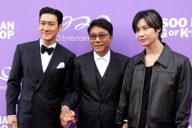 미국 캘리포니아주에서 열린 다큐멘터리 <이수만:킹 오브 K팝> 프리미어 시사회에 참석한 슈퍼주니어 최시원, 이수만, 샤이니 태민. 제공|A2O엔터테인먼트
