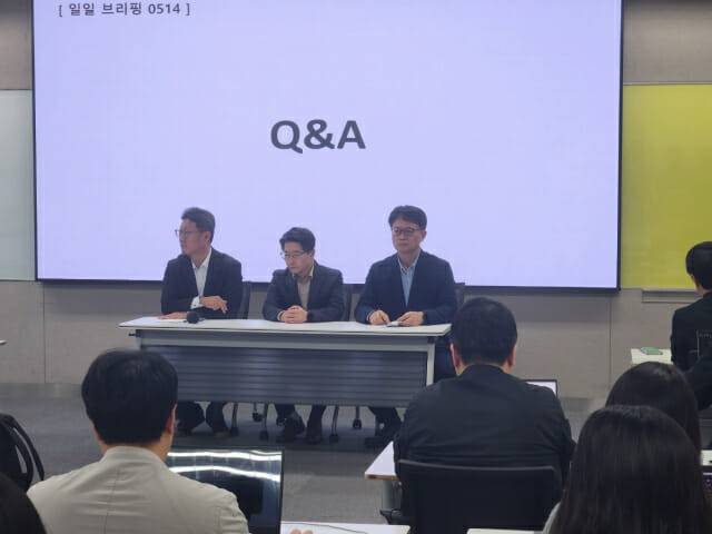 왼쪽부터 김희섭 센터장, 임봉호 사업부장, 류정환 센터장