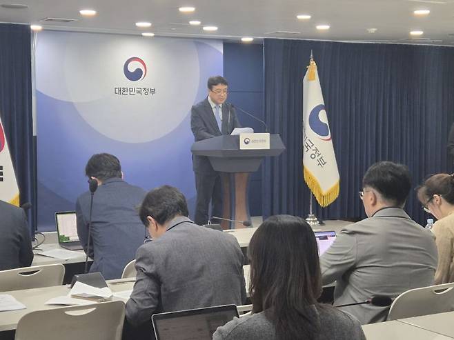 지난 13일 서울정부청사에서 과학기술정보통신부 김성수 기초원천연구정책관이 슈퍼컴 6호기 구축과 관련해 사전 브리핑을 진행하고 있다. 사진=연지안 기자