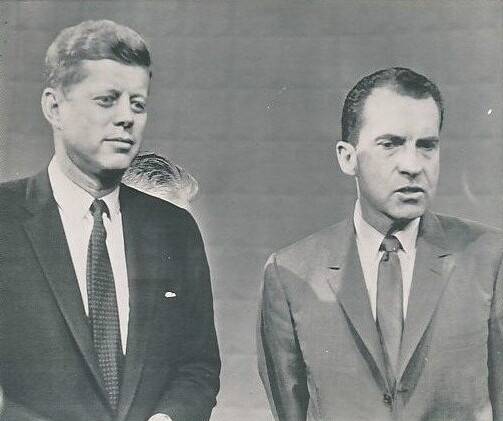 1960년 9월26일 첫 티브이 토론에 나온 존 에프 케네디(왼쪽)와 리처드 닉슨. 위키미디어 코먼스