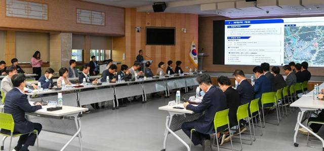 영주시가 14일 시청 강당에서 지역활력타운 조성사업 실시설계 용역 착수보고회를 열고 있다. 영주시 제공