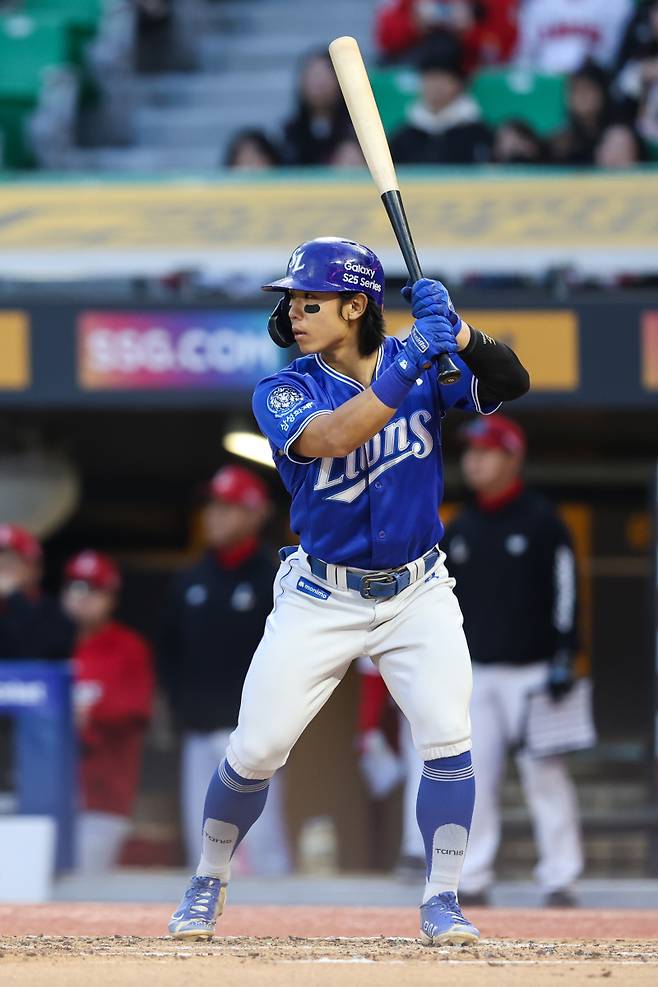 29일 인천 SSG 랜더스전에서 타석을 소화하는 김성윤. 삼성 제공