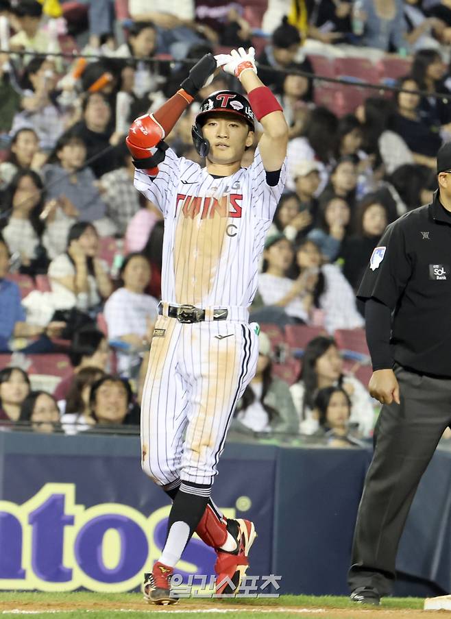 14일 오후 잠실야구장에서 열린 2025 프로야구 키움과 LG 경기. LG 박해민이 6회 2타점 우월 3루타를 날리고 기뻐하고있다. 잠실=정시종 기자 capa@edaily.co.kr