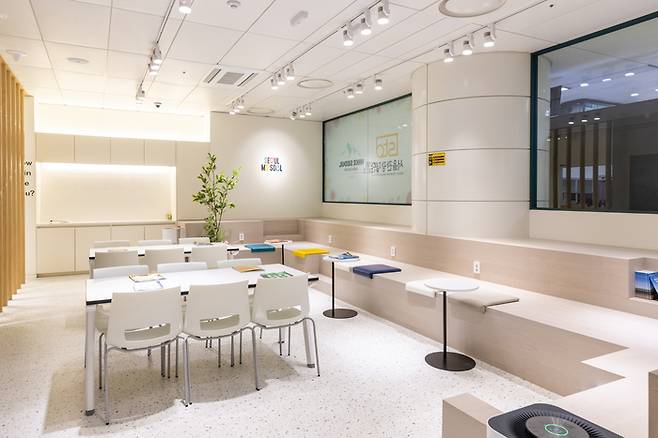 코스 안내는 물론 다양한 편의 서비스를 제공하는 서울 등산관광센터 관악산점 / 사진=서울관광재단