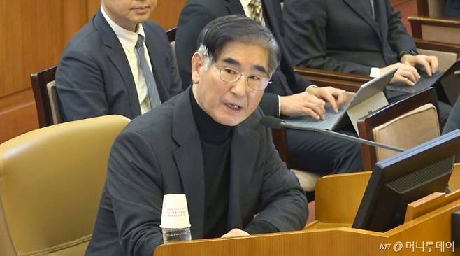 김용현 전 국방부장관이 23일 서울 종로구 헌법재판소에서 열린 대통령 탄핵심판 4차 변론기일에 증인으로 출석해 질문에 답변하고 있다. (사진=헌법재판소 제공) 2025.01.23./사진=뉴시스 /사진=