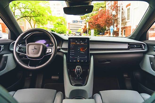 2025년형 폴스타 2 실내