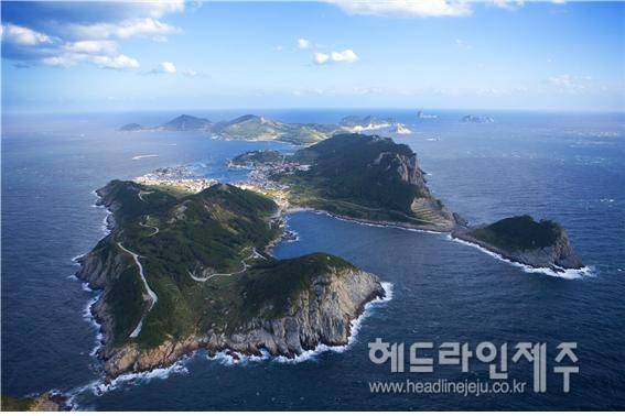 대규모 해상풍력발전단지 건설이 추진되고 있는 추자도 전경.