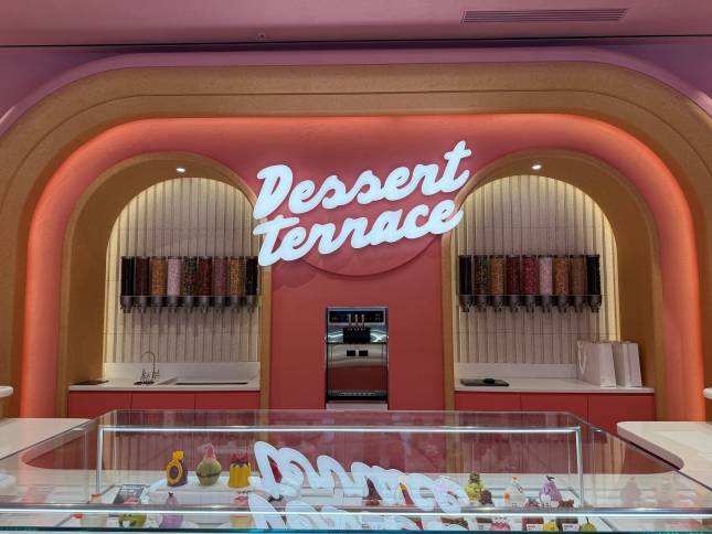 배스킨라빈스 청담점 '디저트 테라스' 코너./사진=윤서영 기자 sy@