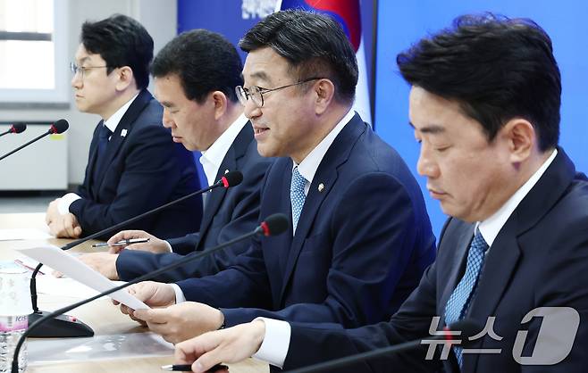 윤호중 더불어민주당 총괄본부장. 2025.5.8/뉴스1 ⓒ News1 김민지 기자