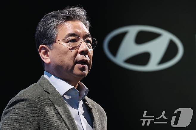 장재훈 현대자동차 사장이 지난해 10월 경기 고양시 일산서구 현대 모터스튜디오에서 열린 수소전기차 콘셉트카 '이니시움' 공개 행사에서 발표를 하는 모습<자료사진>. 2024.10.31/뉴스1 ⓒ News1 황기선 기자