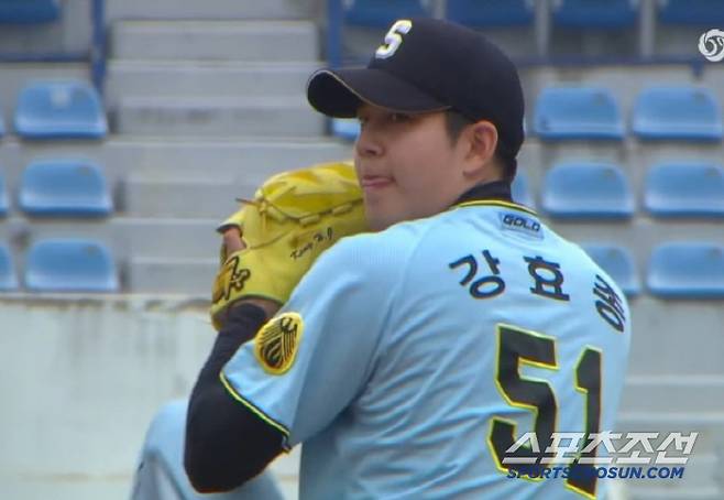 상무 강효종이 투구를 하고 있다. KBO 유튜브 중계 화면 캡쳐