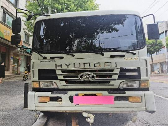 15일 오후 2시 39분쯤 대전 서구 변동 인근 도로에서 16톤 살수차와 보행자가 충돌했다. 대전서부서 제공