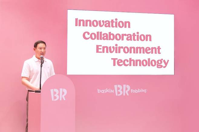 15일 서울 강남구 배스킨라빈스 청담점에서 열린 기자간담회에서 허희수 SPC 부사장이 브랜드 미래 전략을 발표하고 있다. SPC 그룹 제공