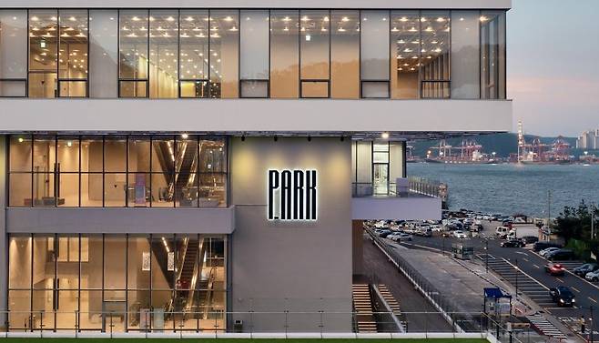 부산 영도구의 대표적인 관광 랜드마크 가운데 하나로 급부상하고 있는 복합문화공간 '피.아크(P.ARK)' 전경. 피아크 제공
