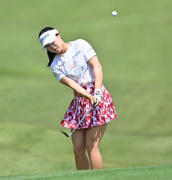 2025년 한국여자프로골프(KLPGA) 투어 제17회 두산 매치플레이 대회에 출전한 고지우 프로가 첫날 조별리그 1라운드에서 경기하는 모습이다. 사진제공=KLPGA