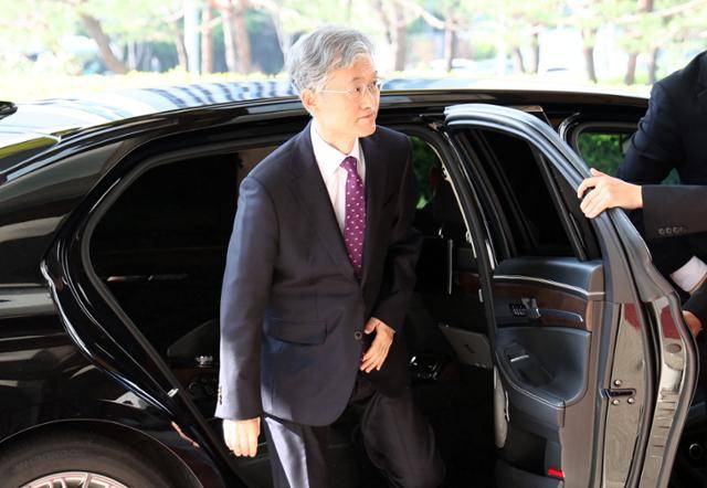 조희대 대법원장이 14일 서울 서초구 대법원으로 출근하고 있다. 연합뉴스