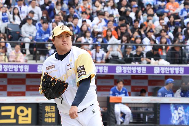 <yonhap photo-2818="">김경문 한화 감독은 올 시즌 한화의 흥행 돌풍의 일등공신으로 류현진을 꼽았다. 연합뉴스</yonhap>