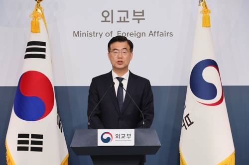 브리핑하는 이재웅 대변인 브리핑하는 이재웅 대변인 (서울=연합뉴스) 이정훈 기자 = 이재웅 외교부 대변인이 15일 서울 종로구 정부서울청사 별관에서 정례브리핑을 하고 있다. 2025.5.15 uwg806@yna.co.kr (끝) <저작권자(c) 연합뉴스, 무단 전재-재배포, AI 학습 및 활용 금지>