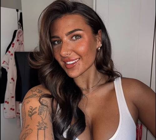 영국의 한 교도소에서 교도관으로 근무하던 중 남성 수감자와 부적절한 관계를 맺은 모건 패리 바니. 엑스(X·옛 트위터) 캡처