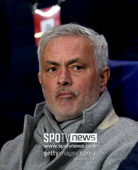 튀르키예 매체 ‘하베르투르크’는 무리뉴 감독이 페네르바체를 떠나 포르투갈 대표팀에 부임할 가능성이 커졌다. 포르투갈축구협회와 무리뉴 감독이 사전 합의에 도달했다”라고 보도했다. 해당 소식은 ‘HT스포츠’ 총괄 편집장 아흐메트 셀림 쿨의 독점이었다. 셀림 쿨이 생방송을 통해 전달한 내용에 따르면 무리뉴는 2025년 6월에 열릴 유럽축구연맹(UEFA) 네이션스리그 결승전 이후, 무리뉴 감독이 포르투갈 대표팀의 새로운 지도자로 부임할 가능성이 높다. 포르투갈축구협회는 2026년 북중미 월드컵 이후를 장기 프로젝트로 무리뉴 감독을 데려오려고 했지만, 크리스티아누 호날두 이슈로 인해 계획을 앞당기기로 했다