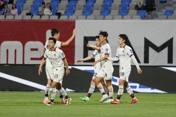 골을 넣고 기뻐하는 광주FC 선수들. /사진=광주FC 제공