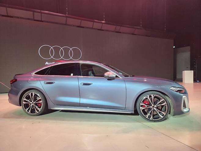 '더 뉴 아우디 A5 프리뷰'에서 공개된 더뉴 A5 S5 측면./사진=도다솔 기자