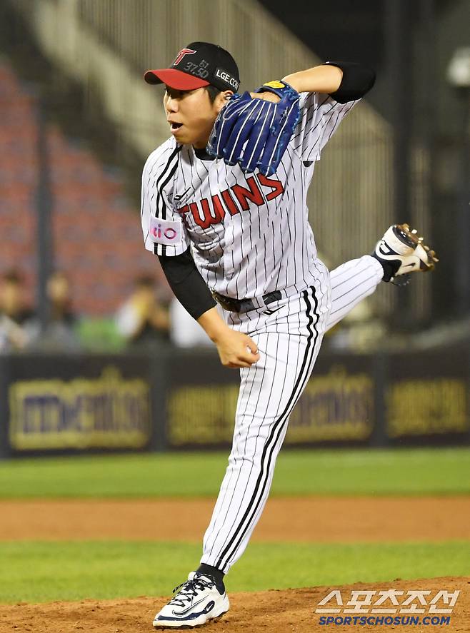 15일 잠실구장에서 열린 LG 트윈스와 키움 히어로즈의 경기. LG 박명근이 역투하고 있다. 잠실=박재만 기자 pjm@sportschosun.com/2025.05.15/