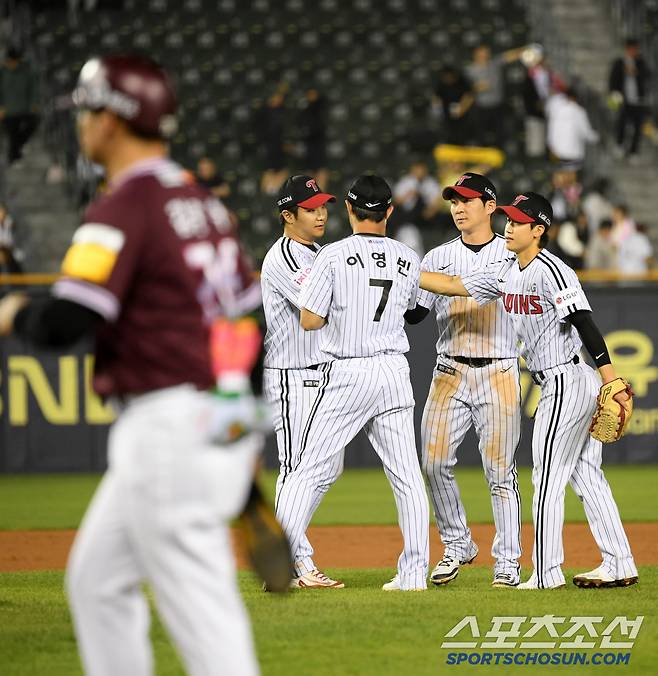 15일 잠실구장에서 열린 LG 트윈스와 키움 히어로즈의 경기. 승리한 LG 선수들이 기뻐하고 있다. 잠실=박재만 기자 pjm@sportschosun.com/2025.05.15/