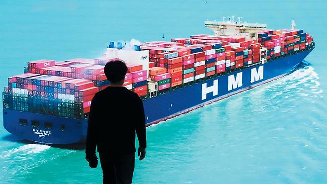 서울 영등포구 여의도에 있는 HMM 본사 스크린에 홍보 영상이 나오고 있다. /연합뉴스