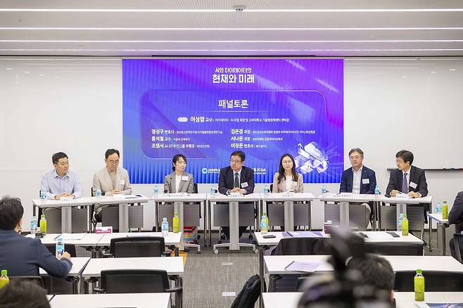 패널토론 모습(좌측부터 이정운 변호사, 홍석철 교수, 서나윤 과장, 이성엽 교수, 김은경 과장, 조영서 부행장, 정성구 변호사)