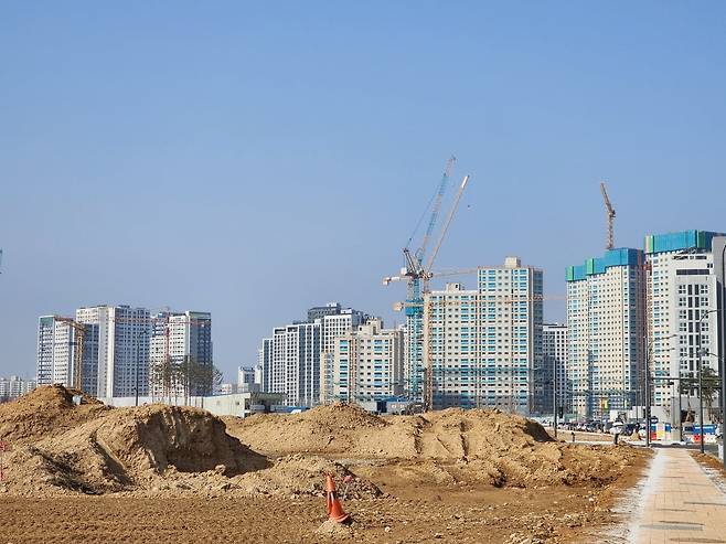 역세권 단지는 비역세권 단지에 비해 지난해 평균 청약경쟁률이 10배 이상 높은 것으로 나타났다. 운정중앙역 인근 단지 모습./파주=심은지 기자