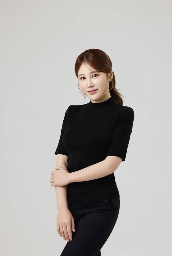 가수 김소유가 전 소속사 아랑엔터테인먼트와의 전속계약 효력정지 소송에서 승소하면서 독자 활동이 가능하게 됐다.