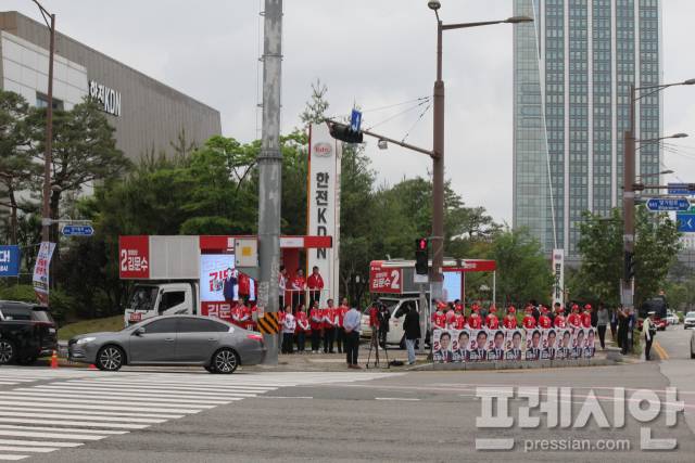 ▲권성동 국민의힘 중앙선대위원장이 16일 전남 유세 첫 일정으로 나주혁신도시를 찾았지만 시민들의 반응은 썰렁했다.2025.5.16ⓒ프레시안(김영란)