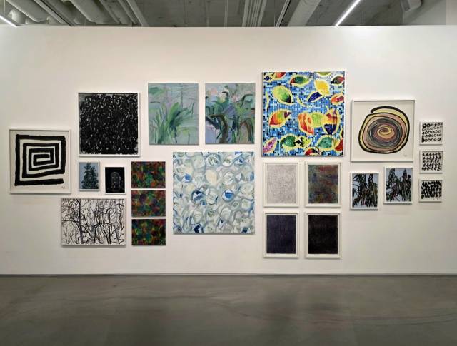 '유영하는 선'의 전시 전경. 김경미 기자