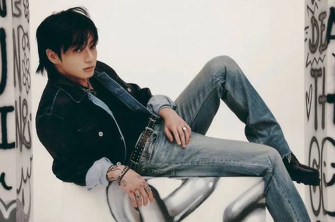 방탄소년단 정국 'GOLDEN', 유러피안 아이튠즈 앨범 차트 통산 200일 진입..亞가수 최초