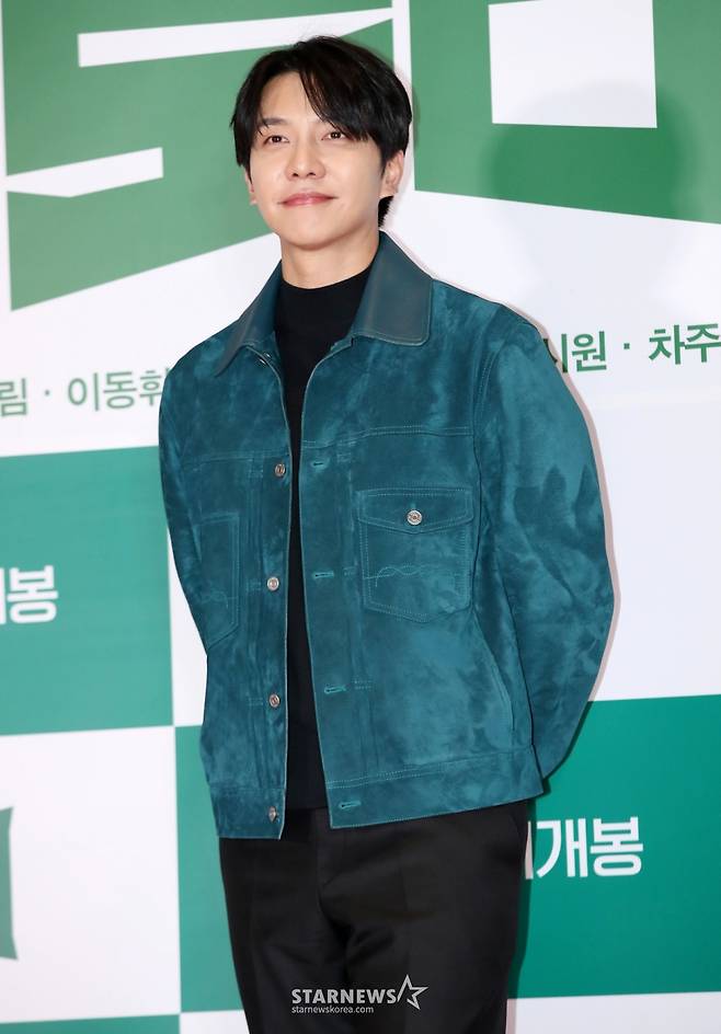 배우 이승기가 31일 오후 서울 송파구 롯데월드타워 롯데시네마에서 진행된 영화 '로비(감독 하정우)' VIP 시사회에 참석해 포즈를 취하고 있다. /2025.03.31 /사진=김휘선 hwijpg@