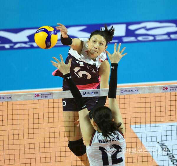 김연경의 후위공격.