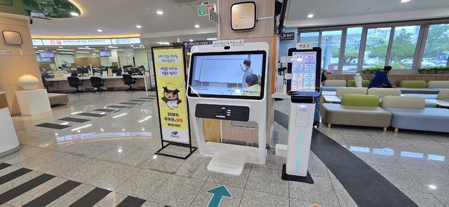 북구청 민원실에 설치된 AI 민원 키오스크. 대구 북구청 제공