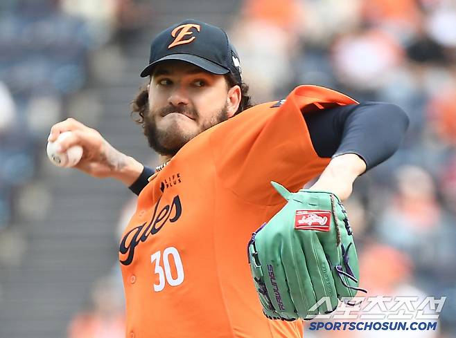 17일 대전 한화생명볼파크에서 열린 SSG-한화전. 선발투수 폰세가 투구하고 있다. 대전=정재근 기자 cjg@sportschosun.com/2025..5.17/