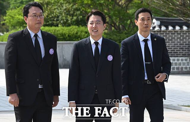 이준석 개혁신당 대선 후보가 18일 광주 북구 국립5·18민주묘지에서 열린 '제45주기 5·18 민주화운동기념식'에 참석하고 있다. /광주=국회사진취재단