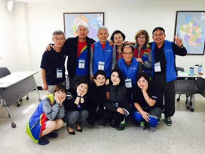 ▲ 코이카 교육 중 동기 봉사자들과 함께